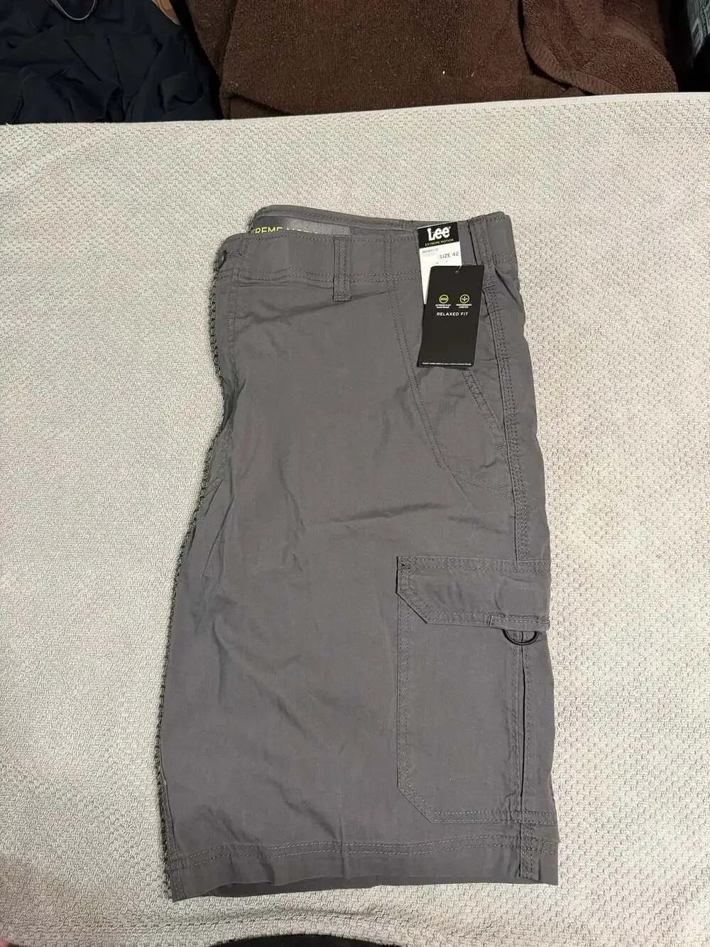 Lee Men's Extreme Motion Cargo Shorts in Anthracite, Size 42